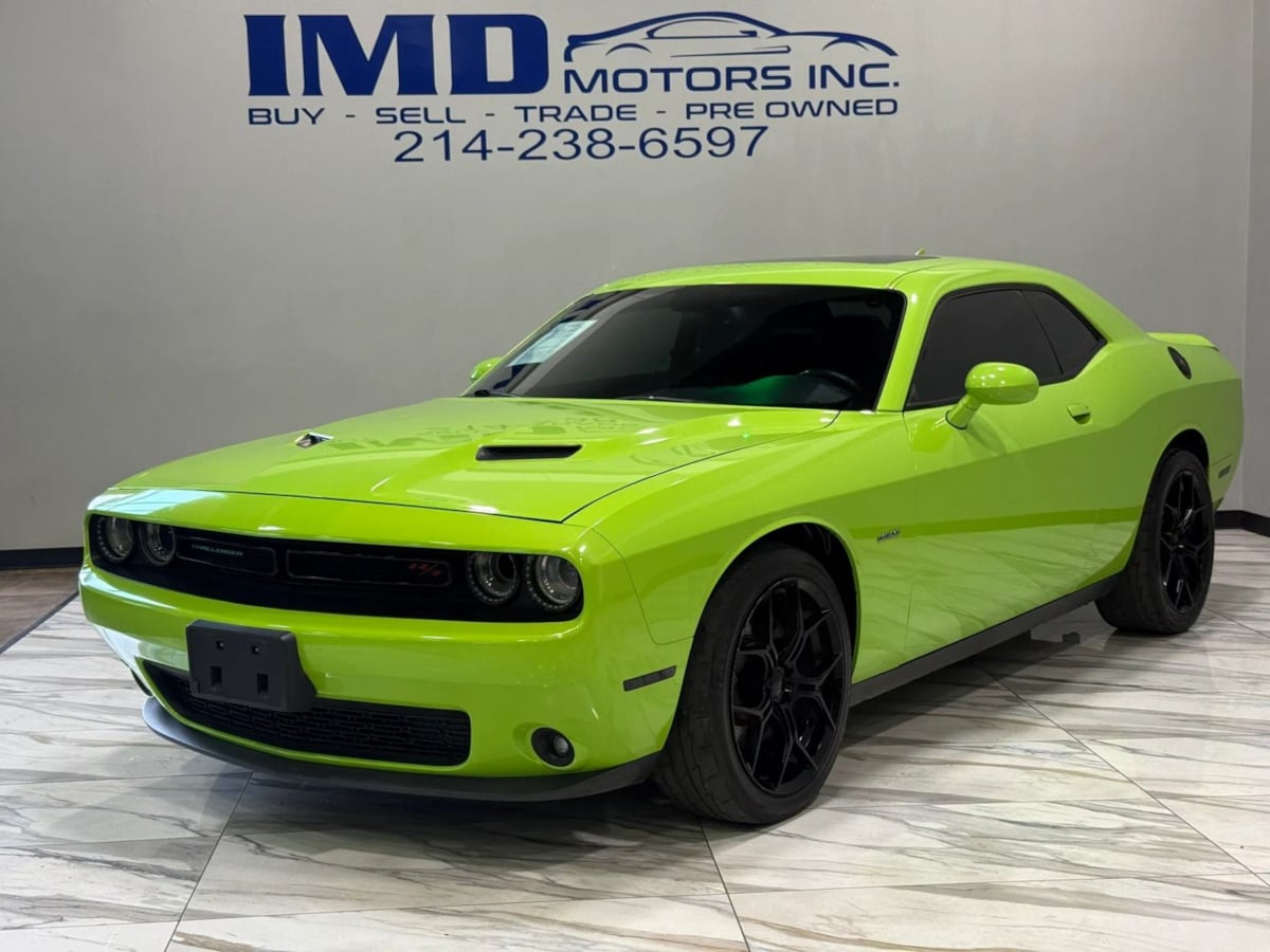 2015 Dodge Challenger R/T Plus's photo