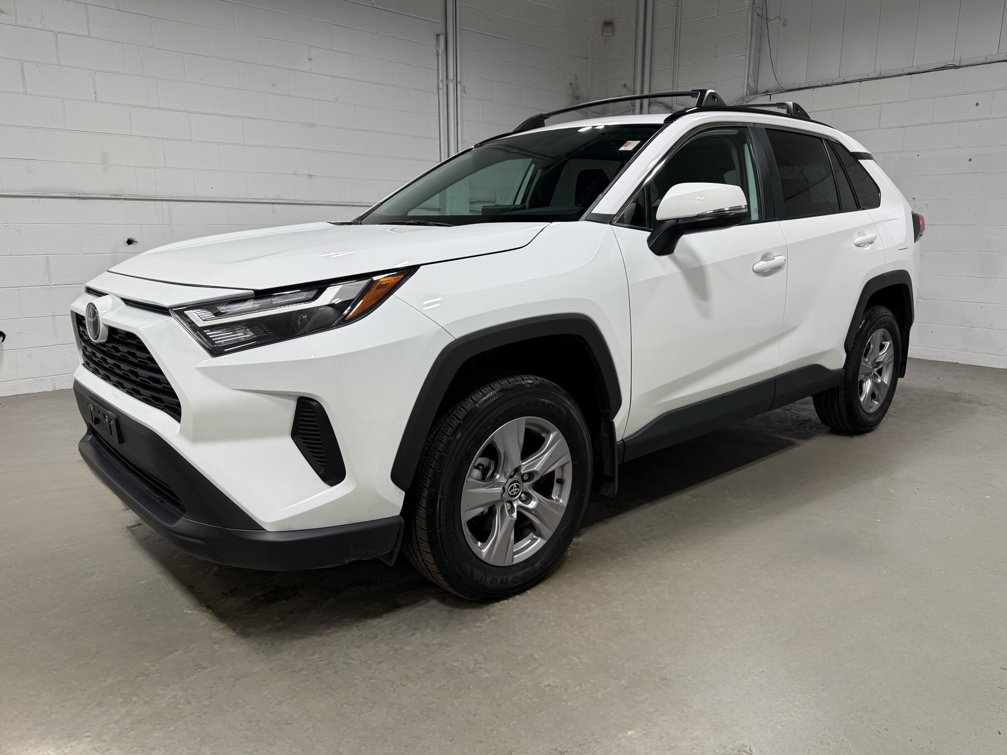 2025 Toyota RAV4 XLE's photo
