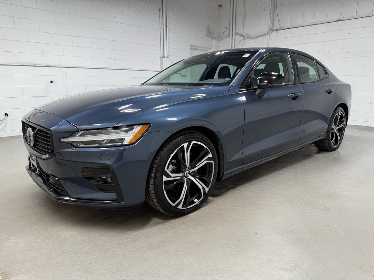 2024 Volvo S60 Plus's photo