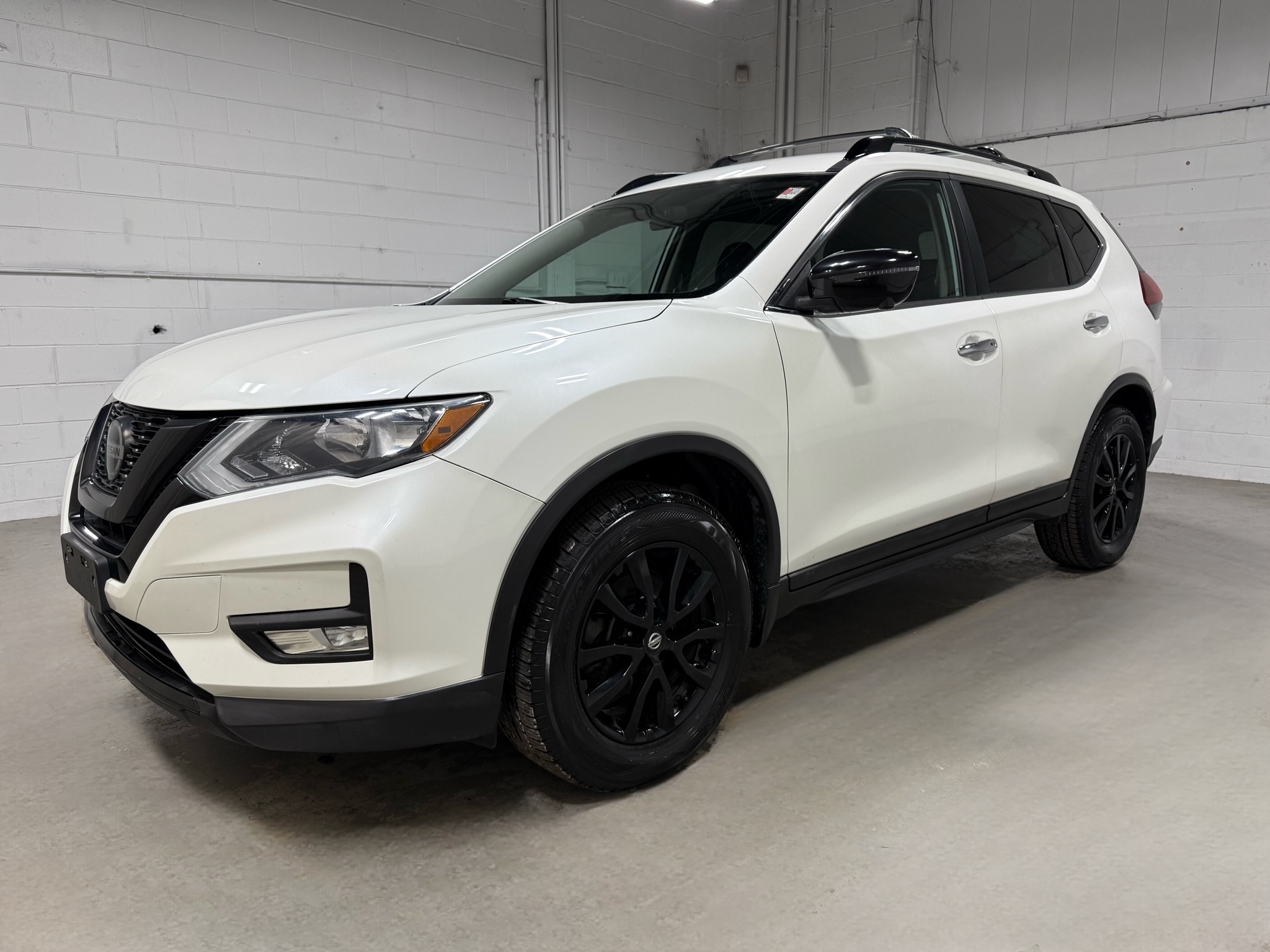 2018 Nissan Rogue SV's photo