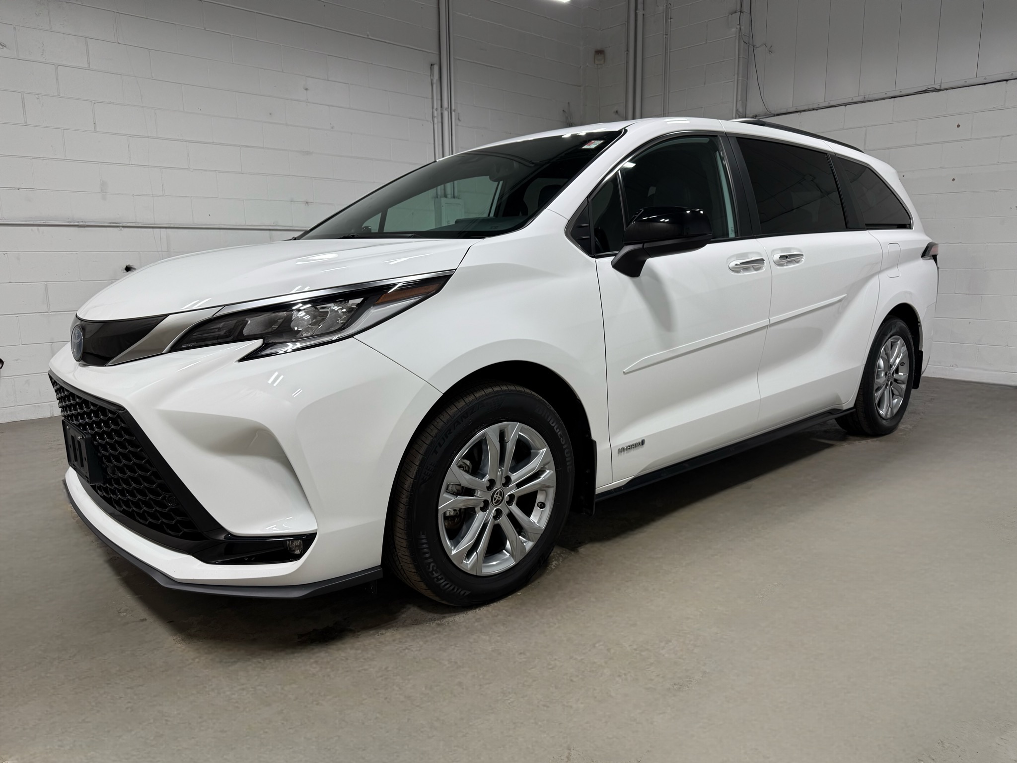 2021 Toyota Sienna XSE's photo