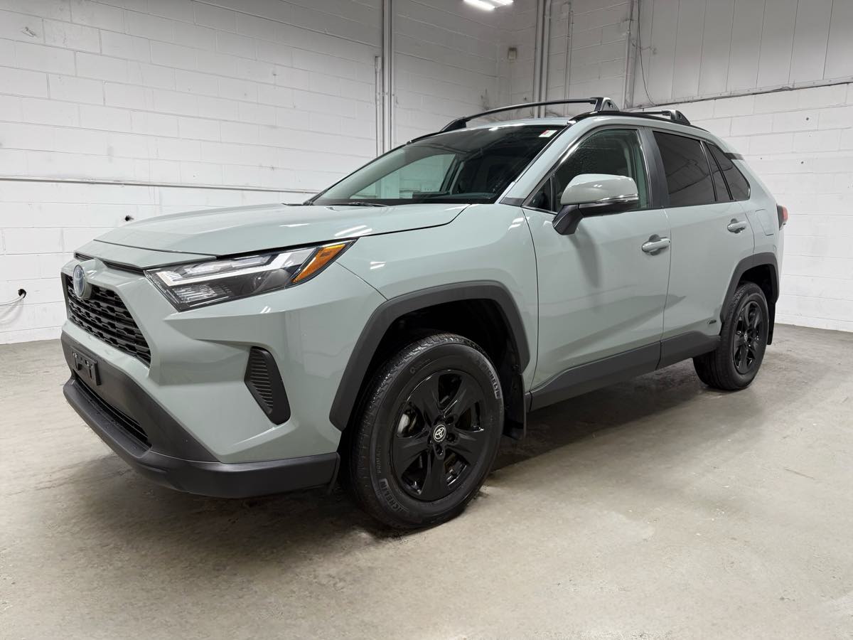 2023 Toyota RAV4 XLE's photo