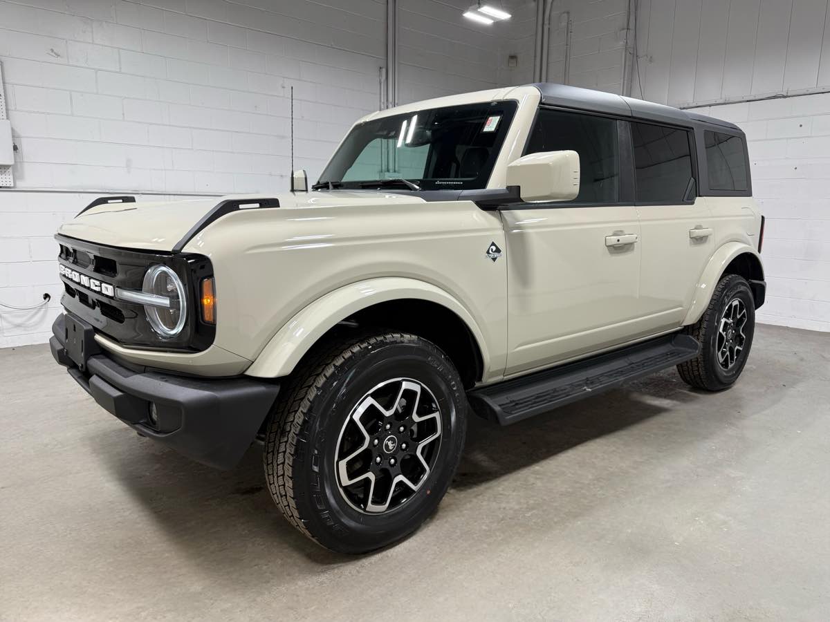 2025 Ford Bronco Outer Banks's photo