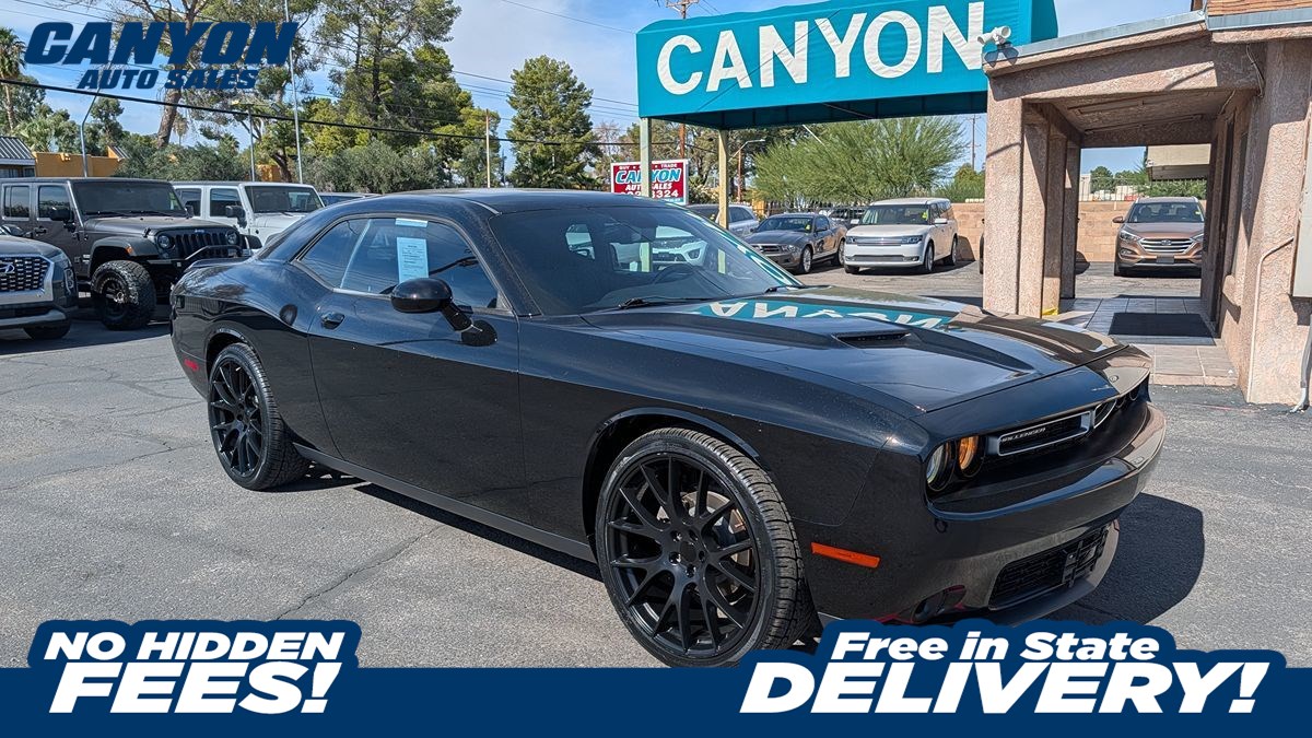 2015 Dodge Challenger SXT's photo
