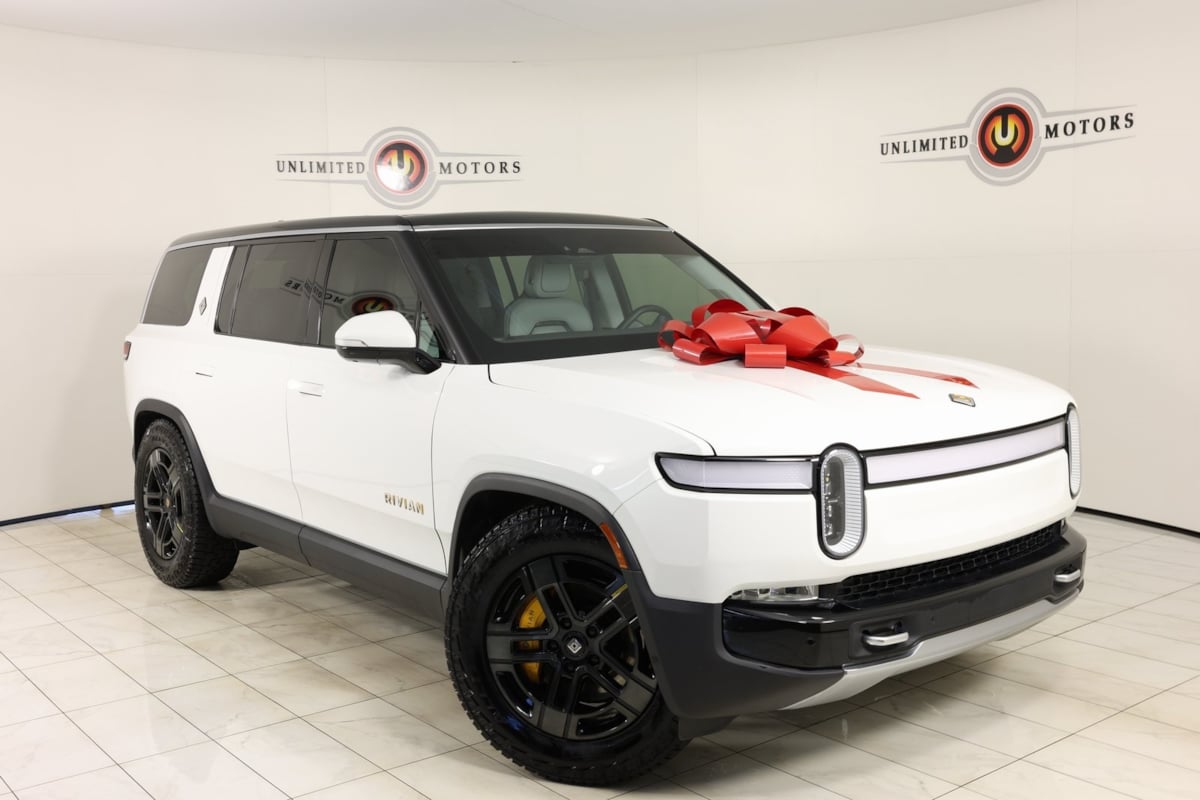 2023 Rivian R1S Adventure