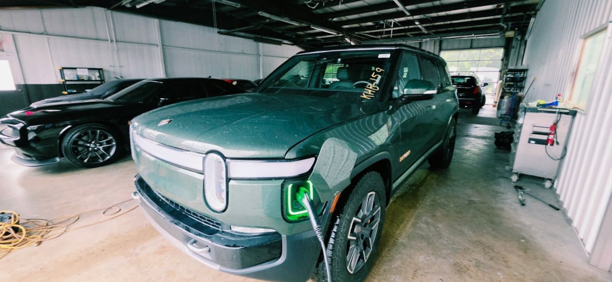 2022 Rivian R1S