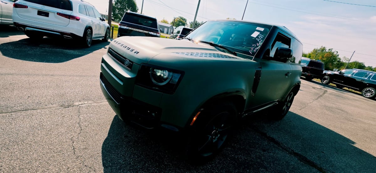 2023 Land Rover Defender SE