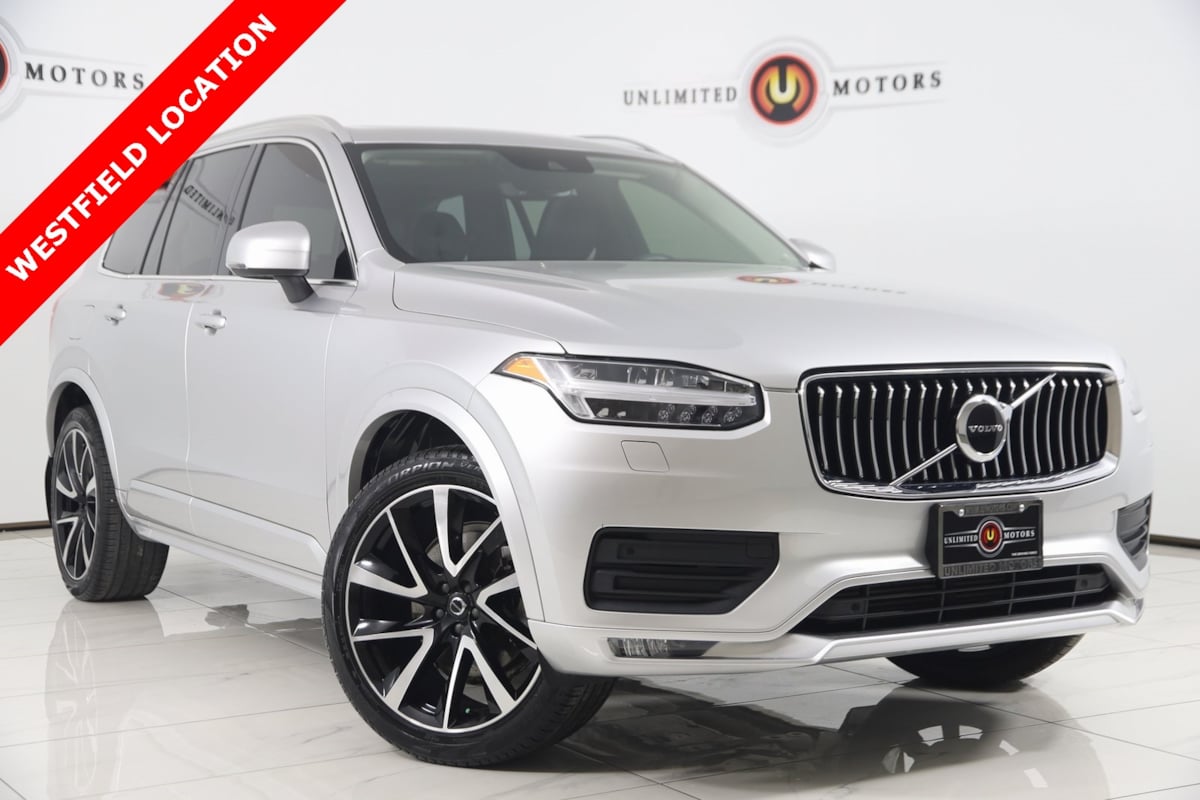 2022 Volvo XC90 Momentum's photo