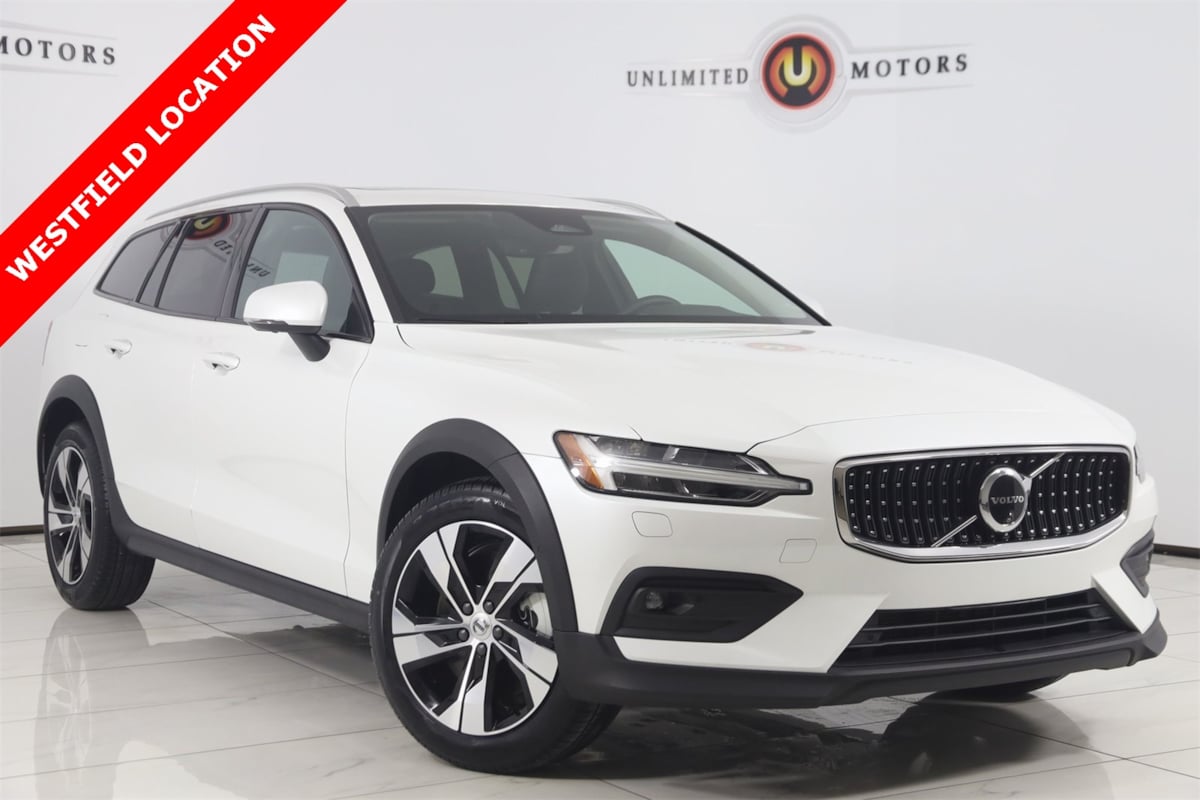 2024 Volvo V60 Cross Country Plus's photo