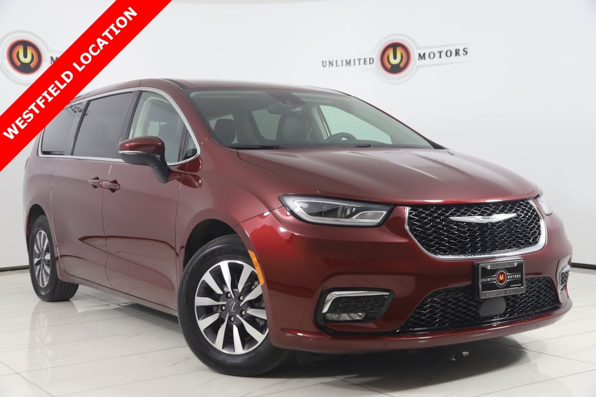 2023 Chrysler Pacifica Hybrid Touring L's photo