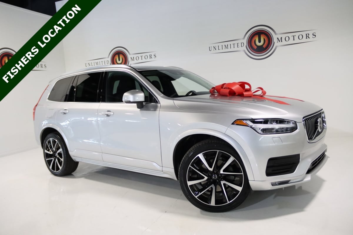 2022 Volvo XC90 Momentum's photo