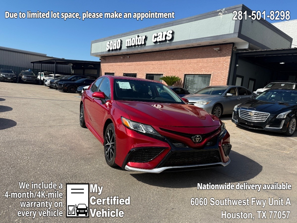 2023 Toyota Camry SE's photo