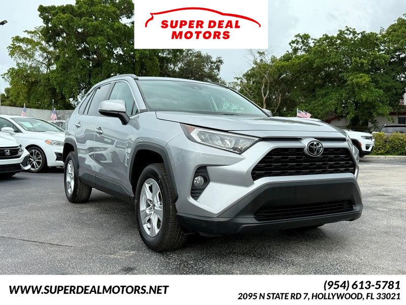 2021 Toyota RAV4 XLE's photo