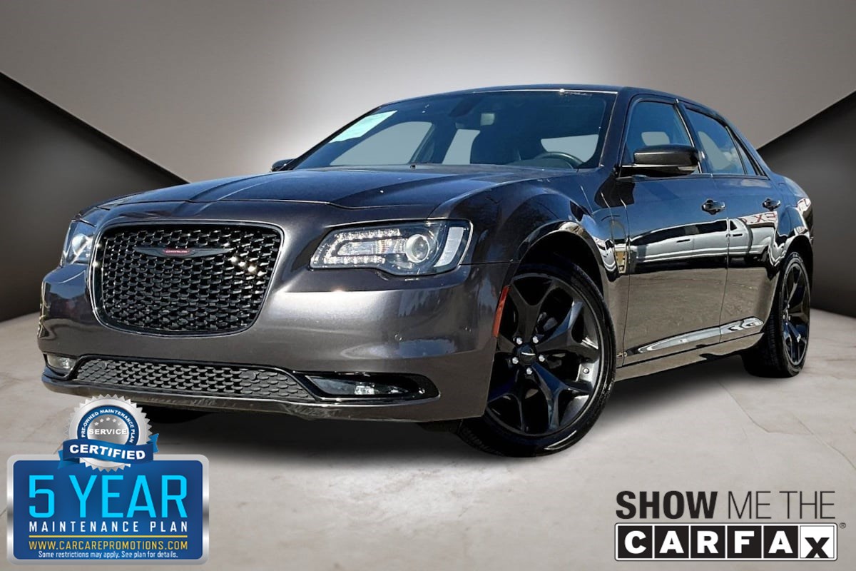 2023 Chrysler 300 S's photo