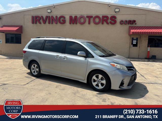 2020 Toyota Sienna LE's photo