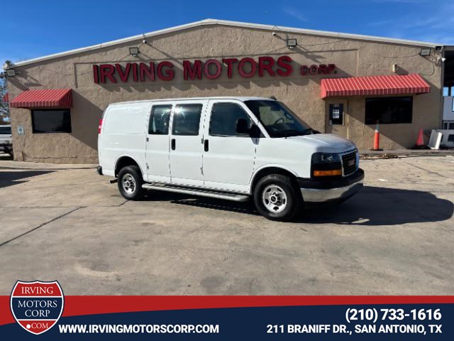 2024 GMC Savana LT's photo