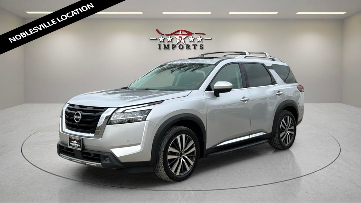 2022 Nissan Pathfinder Platinum's photo