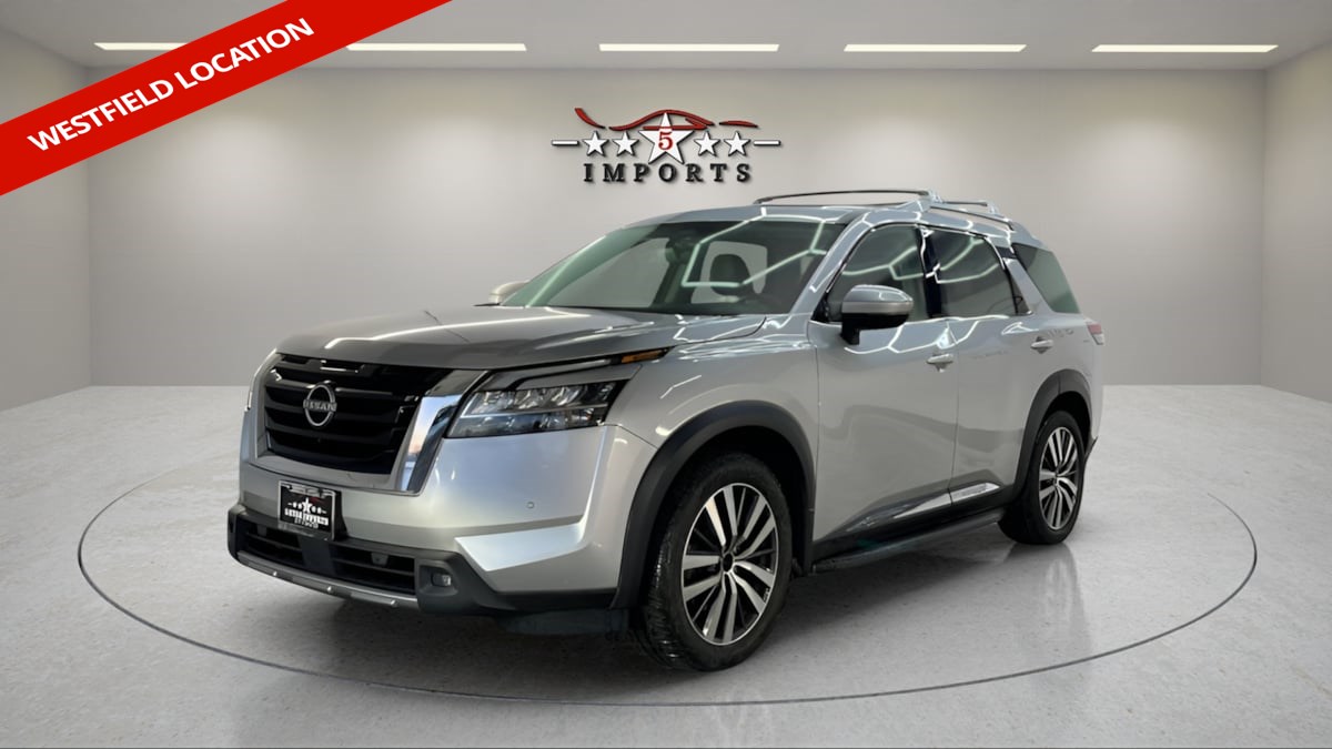 2022 Nissan Pathfinder Platinum's photo