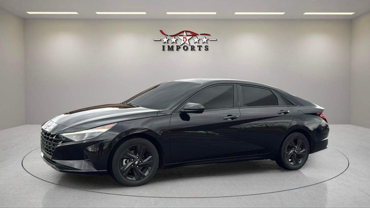 2022 Hyundai Elantra SEL's photo