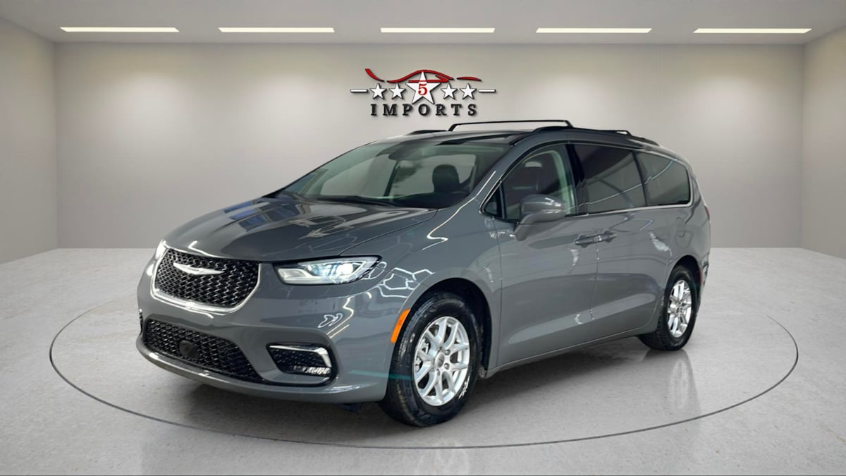 2022 Chrysler Pacifica Touring L's photo