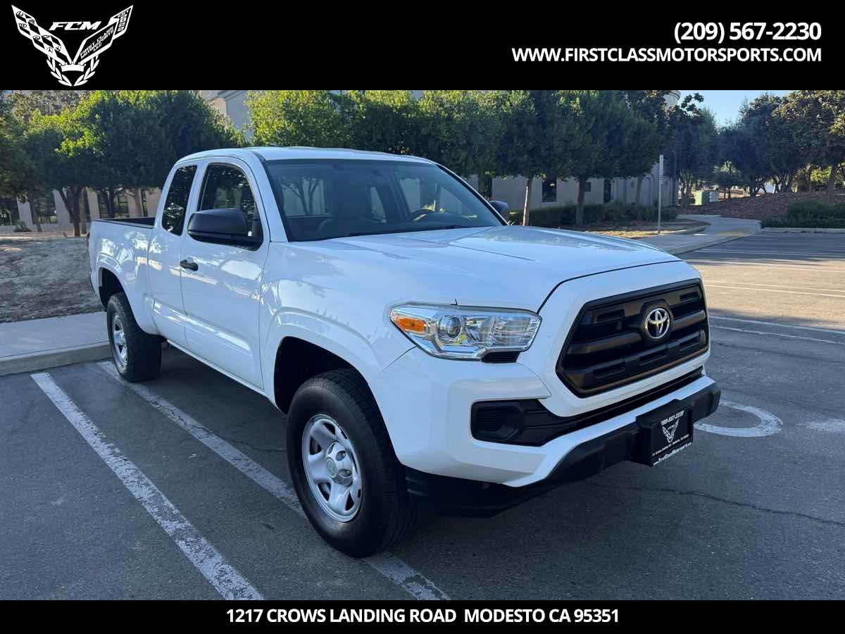 2017 Toyota Tacoma SR's photo