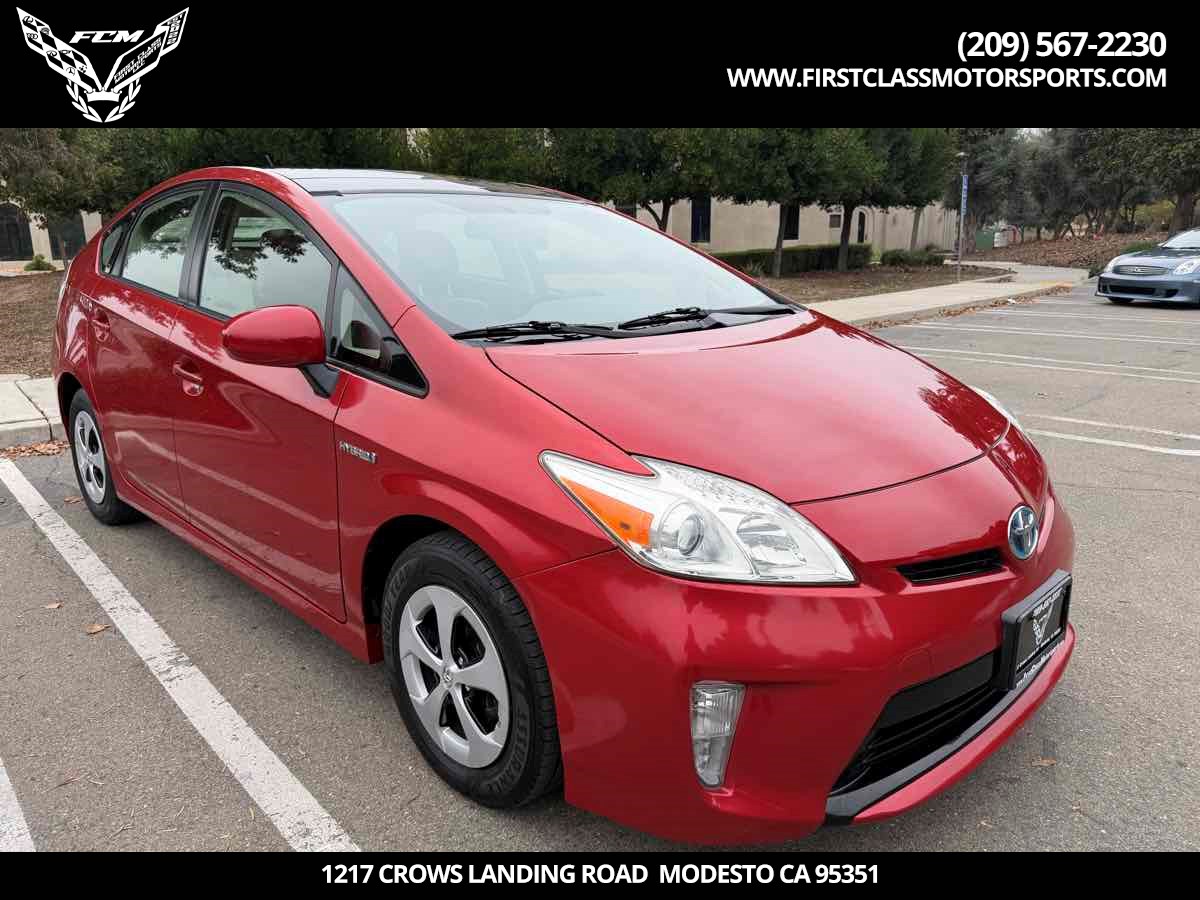 2013 Toyota Prius Three's photo