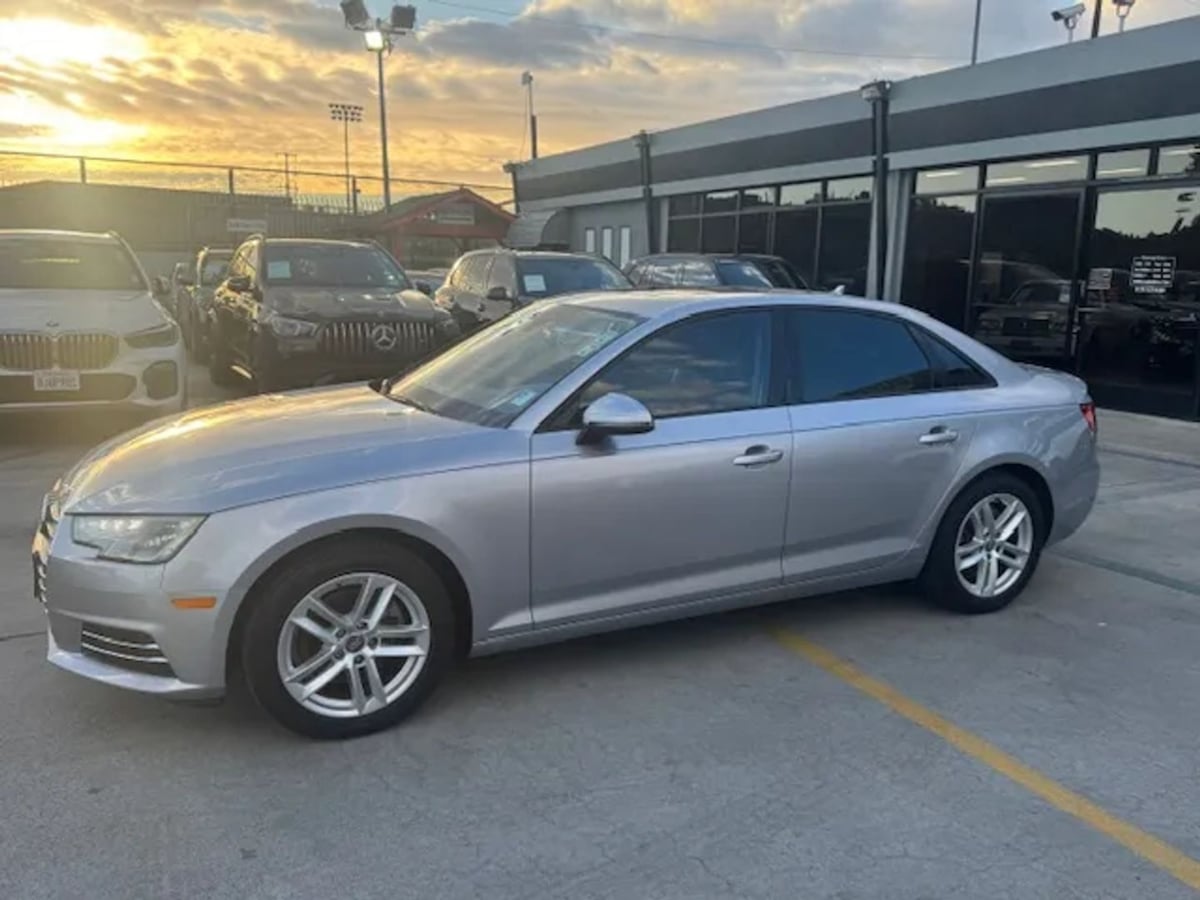 2017 Audi A4 Premium's photo