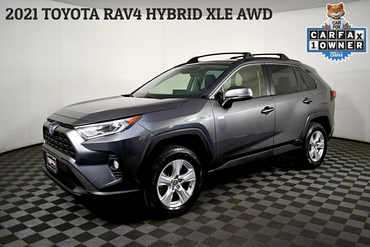 2021 Toyota RAV4 XLE's photo