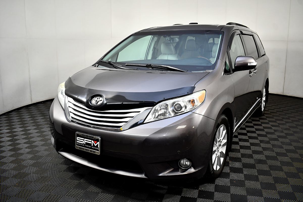 2014 Toyota Sienna Limited's photo