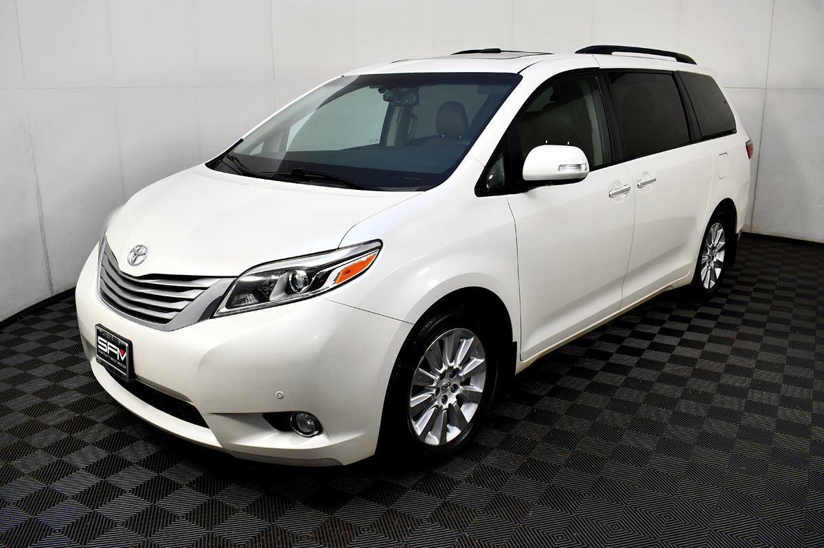 2015 Toyota Sienna Limited's photo