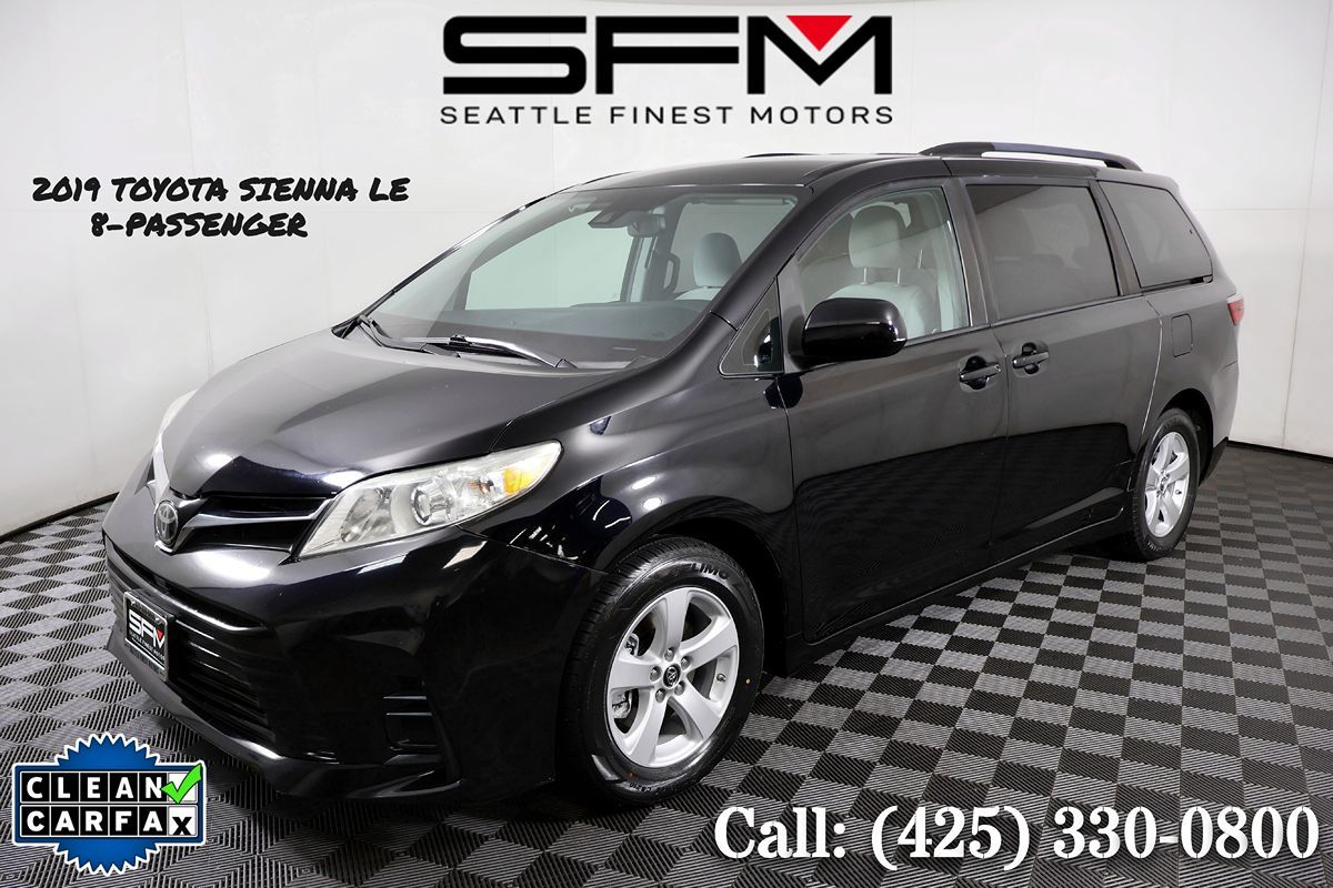 2019 Toyota Sienna LE's photo