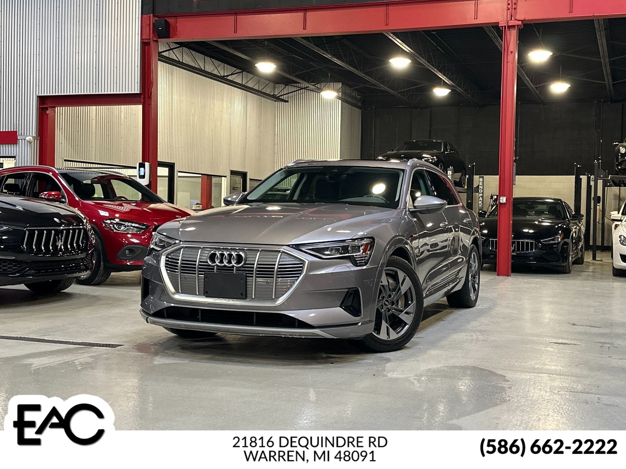 2022 Audi e-tron Premium's photo