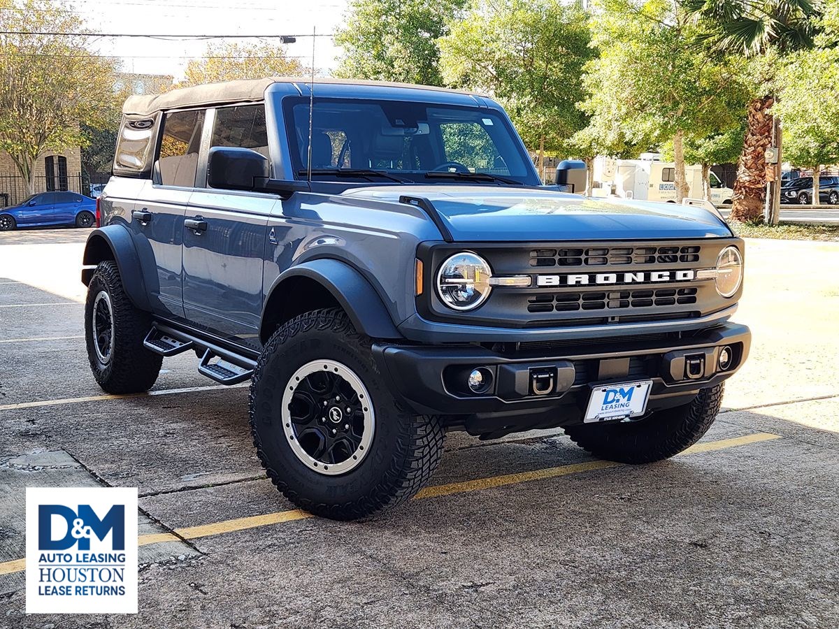 2023 Ford Bronco 4-Door Black Diamond's photo