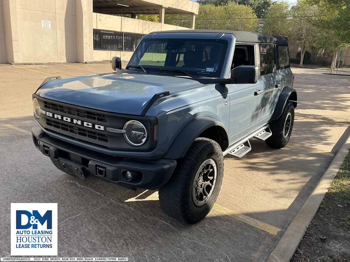 2023 Ford Bronco 4-Door Black Diamond's photo