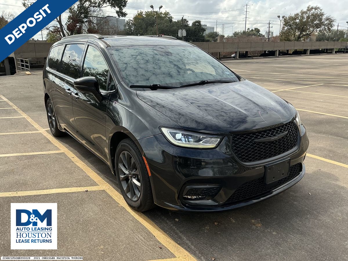 2021 Chrysler Pacifica Touring's photo