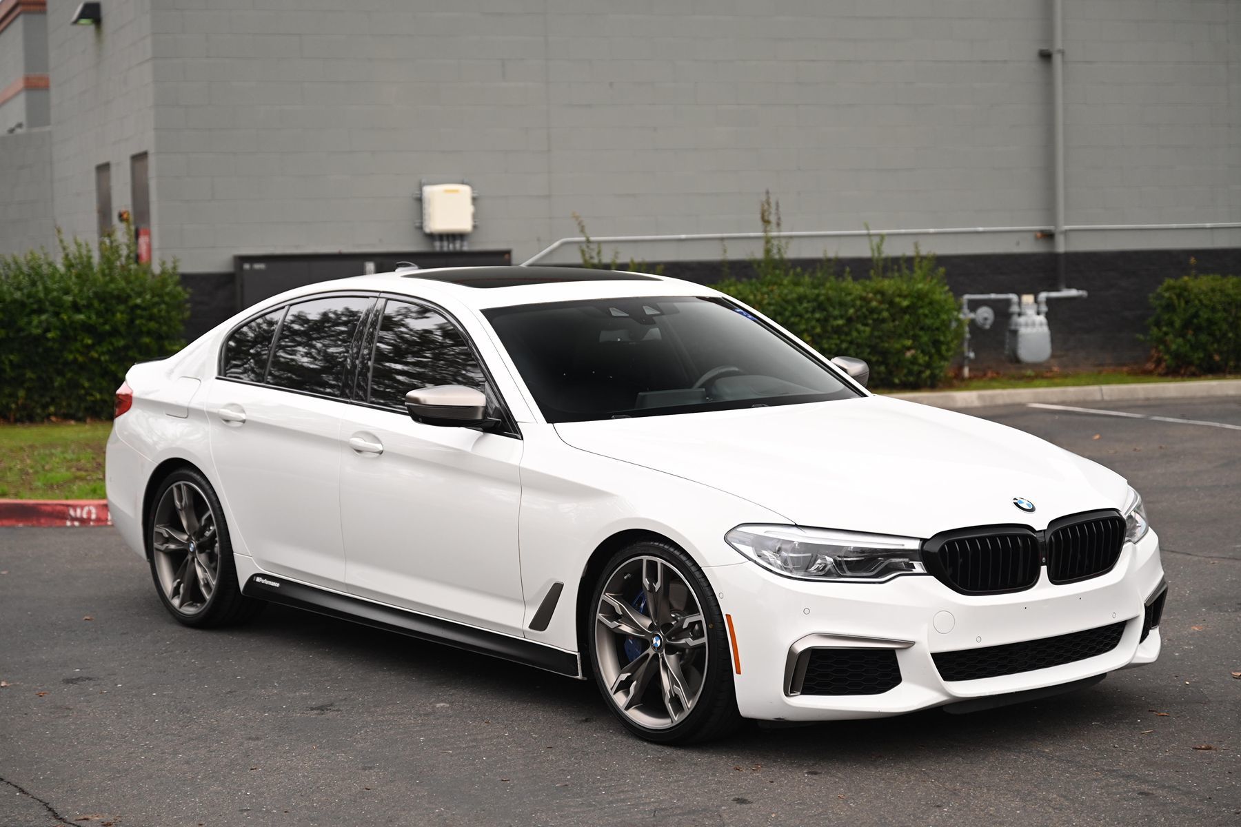 2020 BMW 5 Series M550i's photo