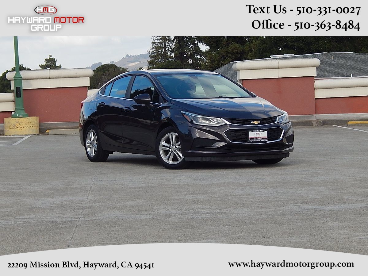 2017 Chevrolet Cruze LT's photo