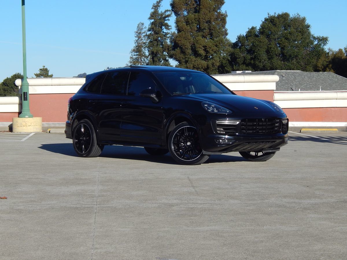 2016 Porsche Cayenne GTS's photo