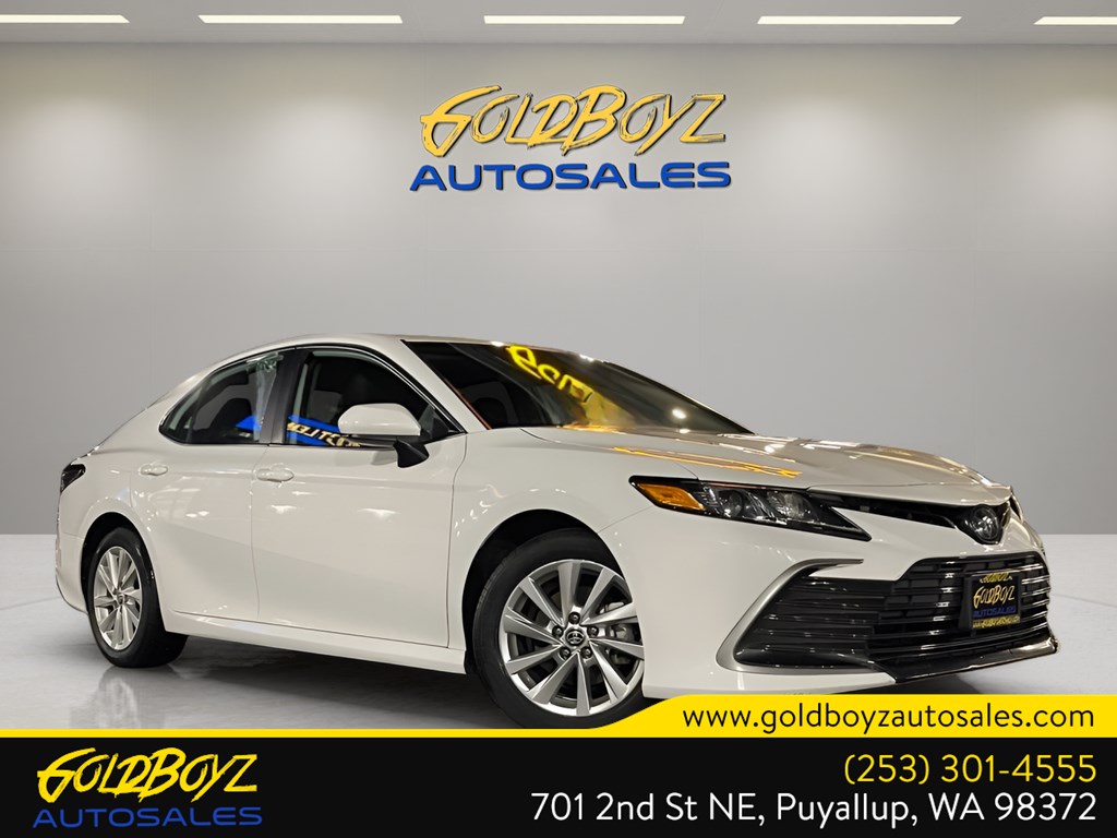 2024 Toyota Camry LE's photo