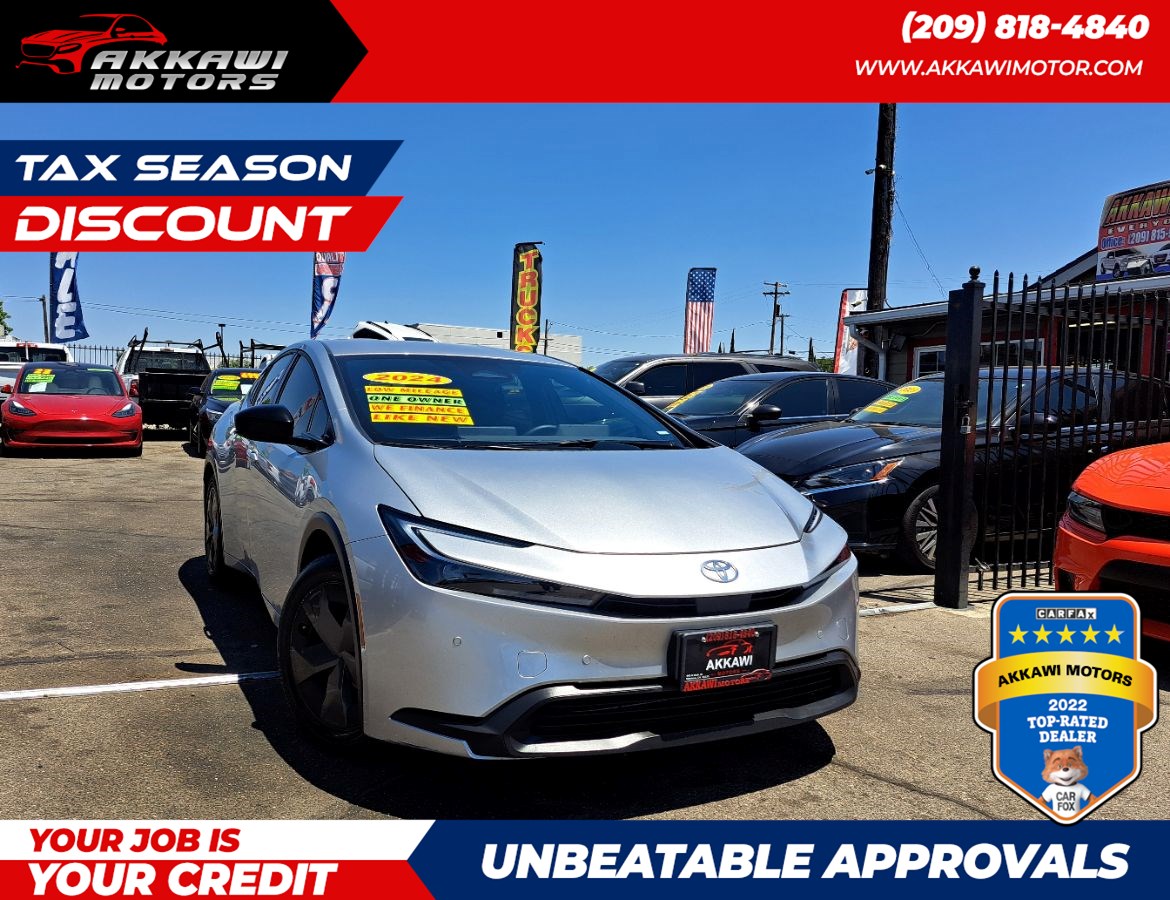 2024 Toyota Prius LE's photo