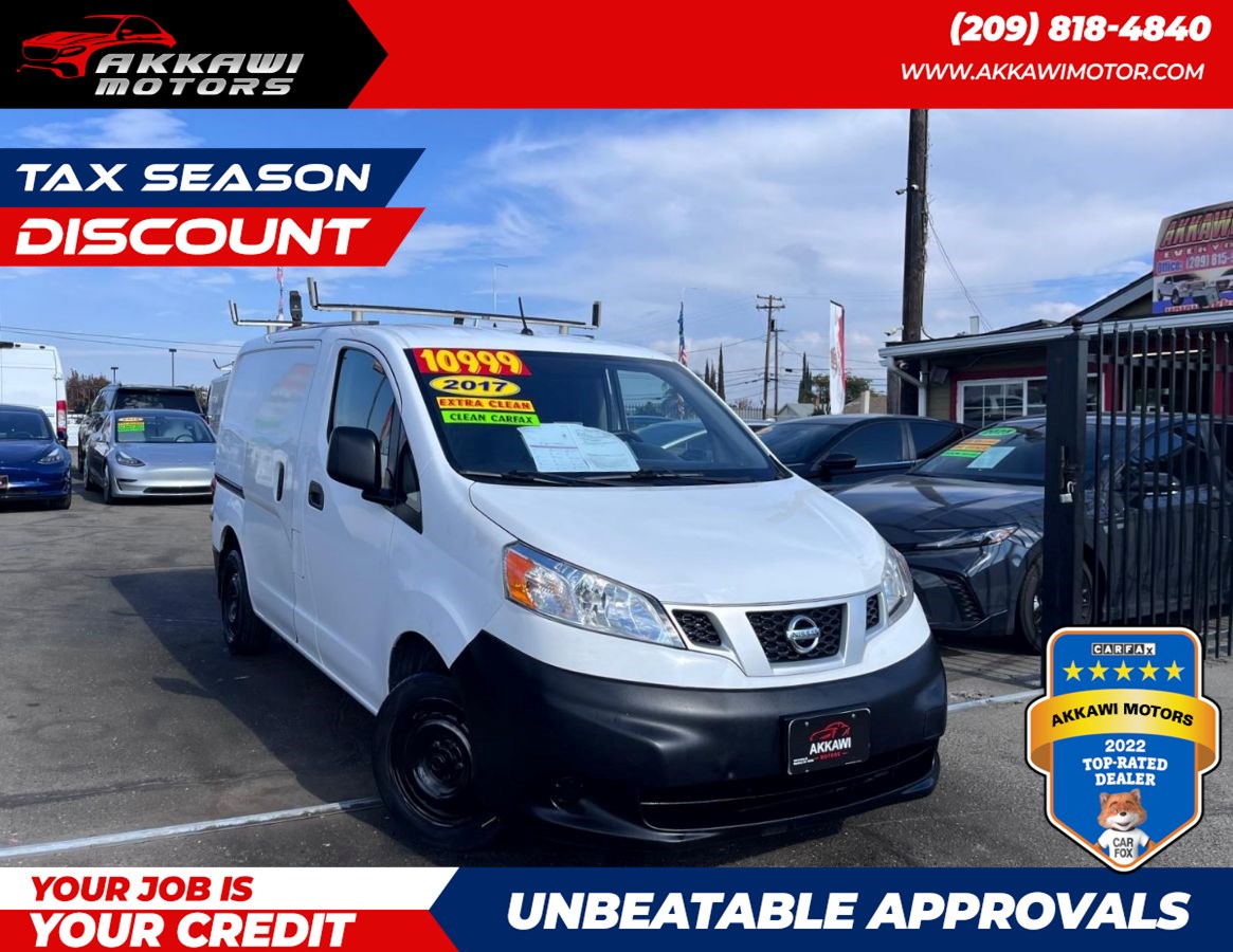 2017 Nissan NV200 S's photo