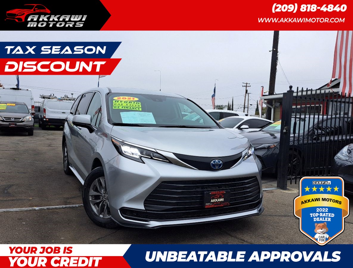 2021 Toyota Sienna LE's photo