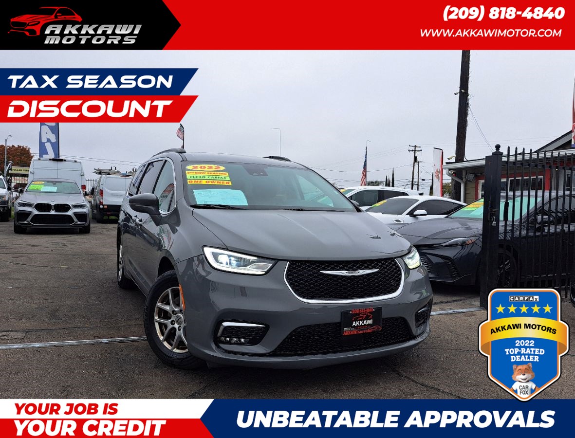 2022 Chrysler Pacifica Touring L's photo