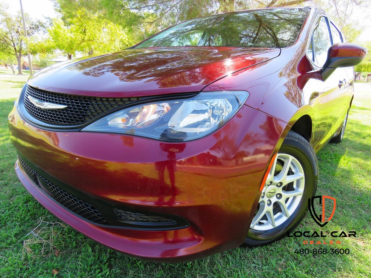 2021 Chrysler Voyager LX's photo
