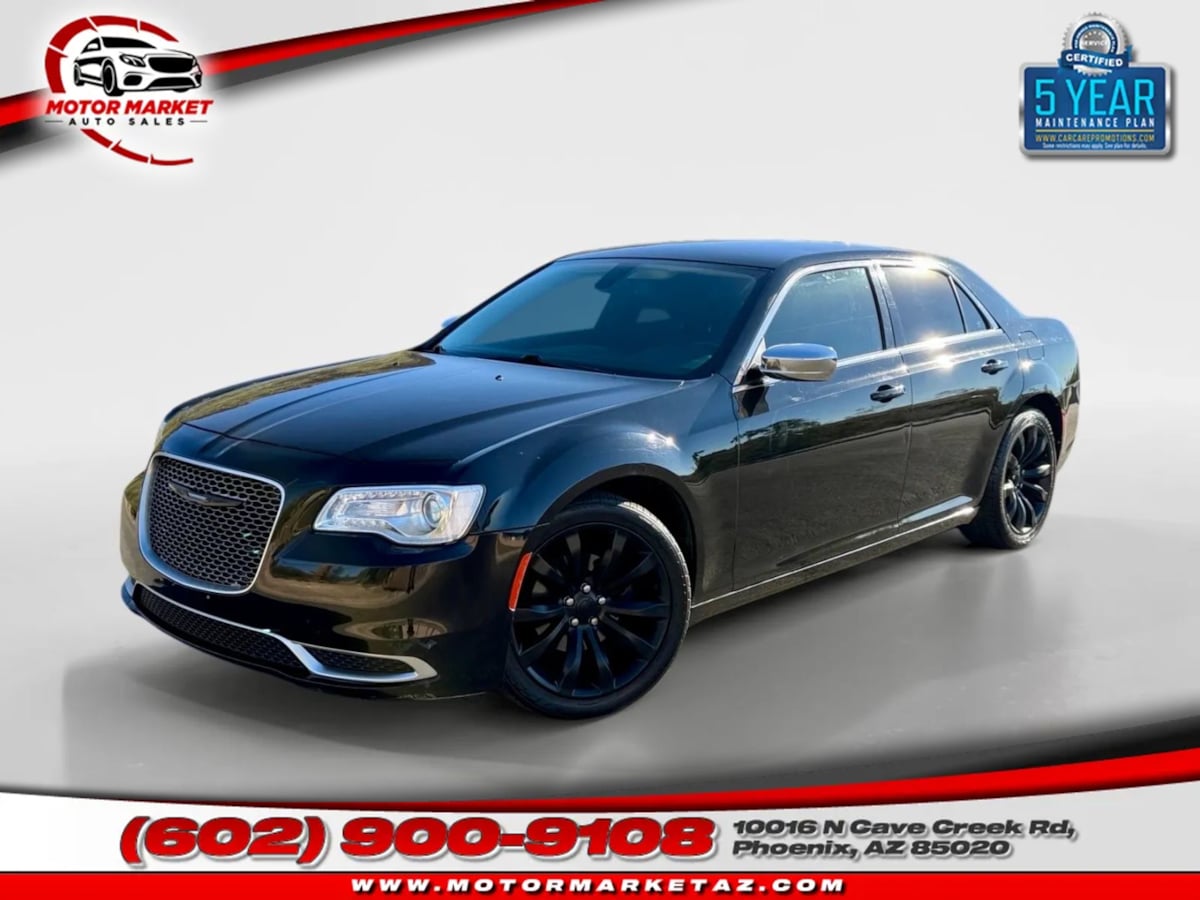 2018 Chrysler 300 Touring's photo