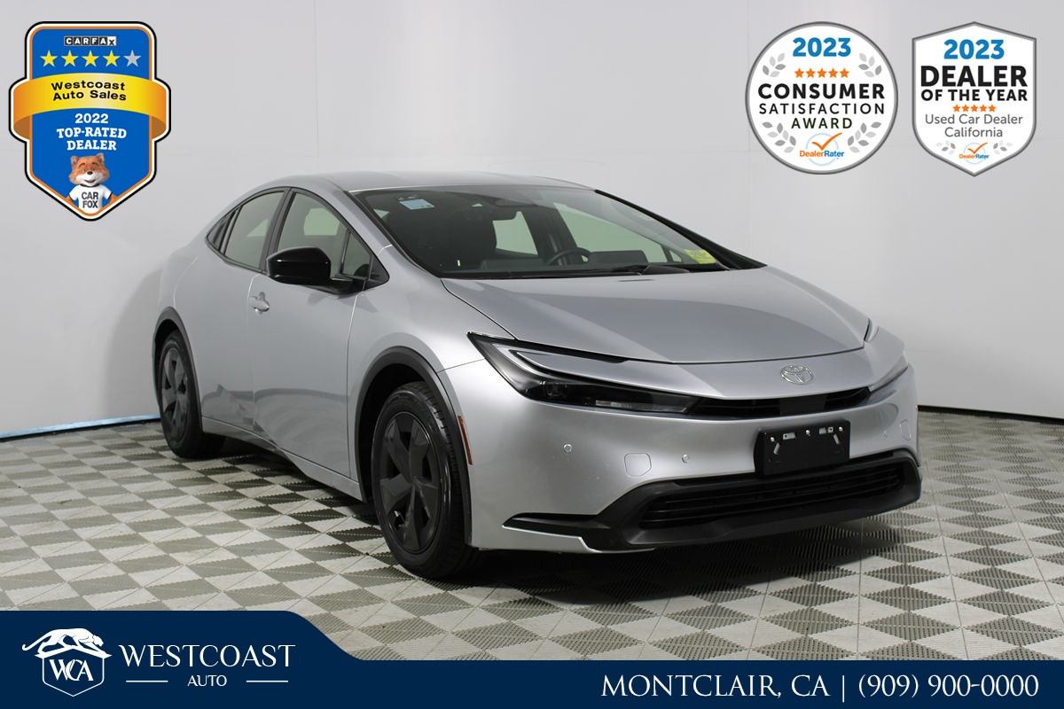 2024 Toyota Prius LE's photo