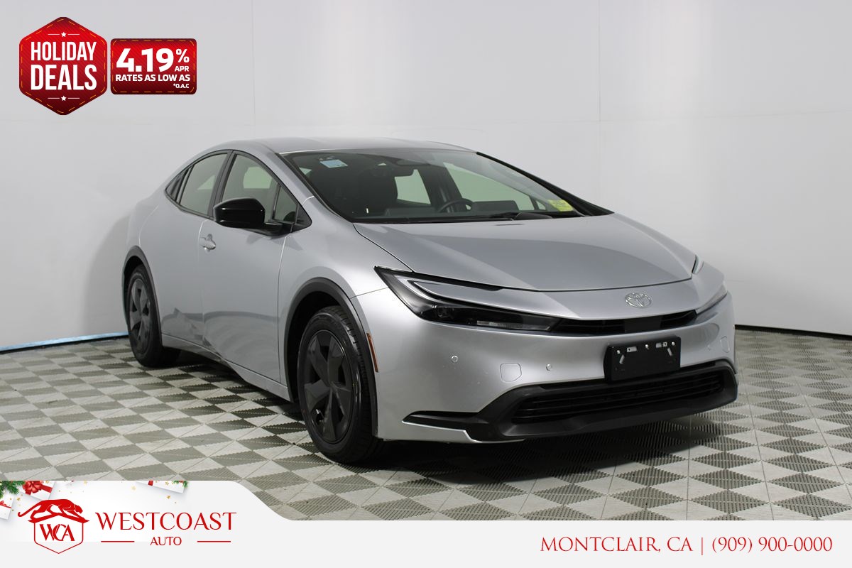 2024 Toyota Prius LE's photo