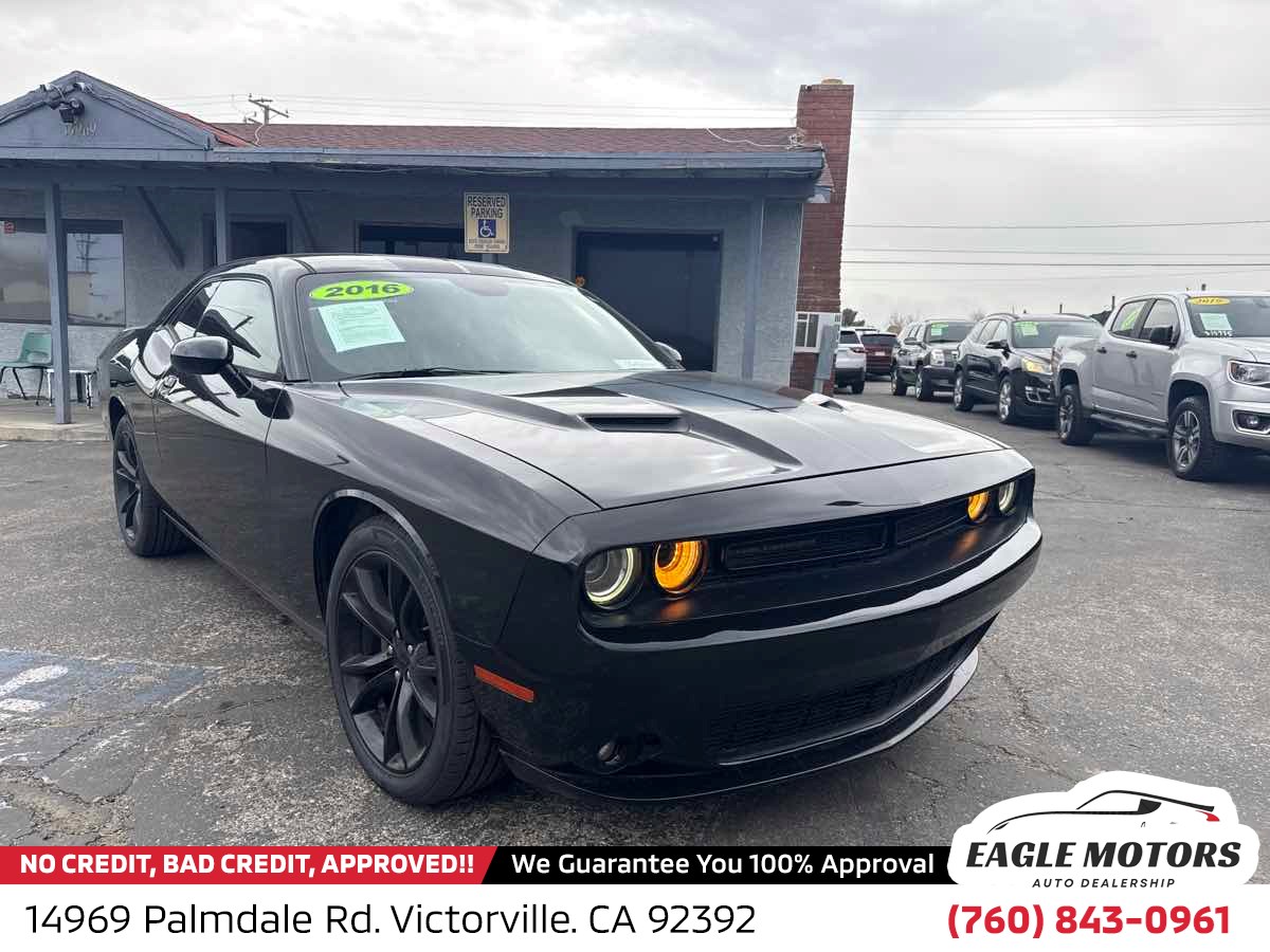 2016 Dodge Challenger SXT's photo