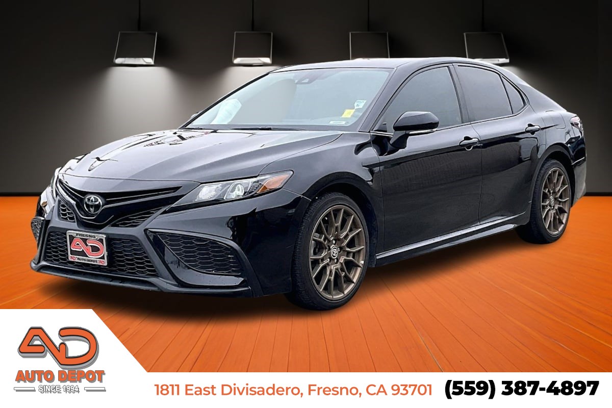 2023 Toyota Camry SE Nightshade's photo