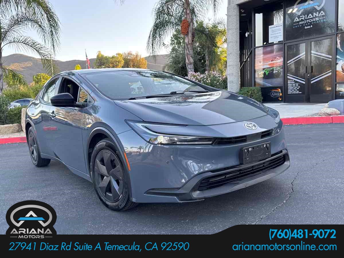 2024 Toyota Prius LE's photo